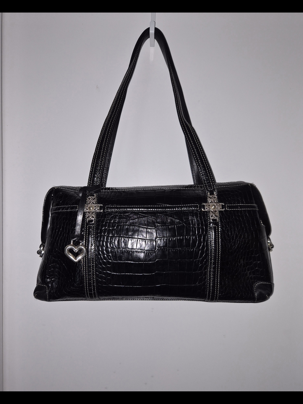Black Heart-Detail Croc-Embossed Women’s Handbag - Picture 2 of 10